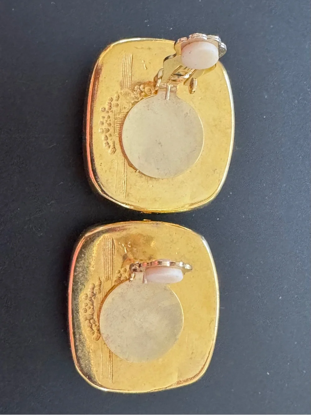 N/A elegant gold